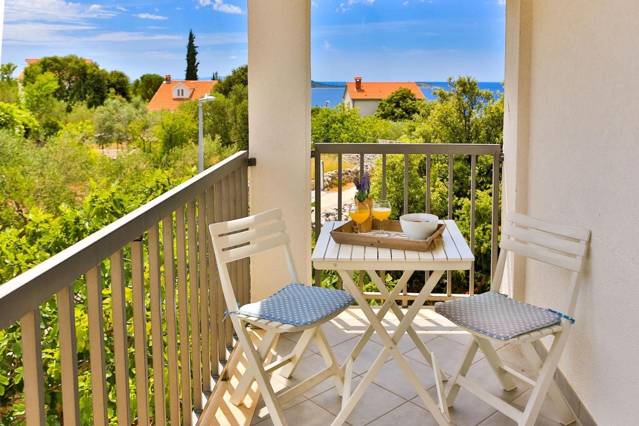 Vinišće Holiday House Nena With Pool מראה חיצוני תמונה